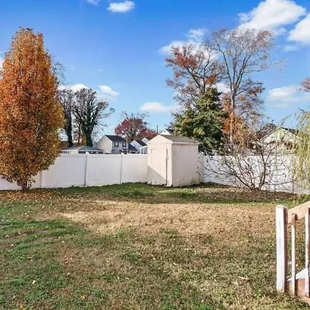 Cheerful 5 Bedroom House Centreally Located .